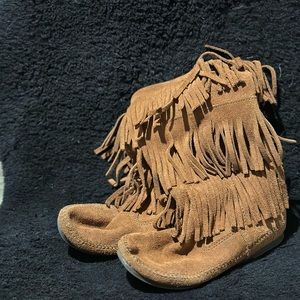 Minnetonka 3-Layer Fringe Boot